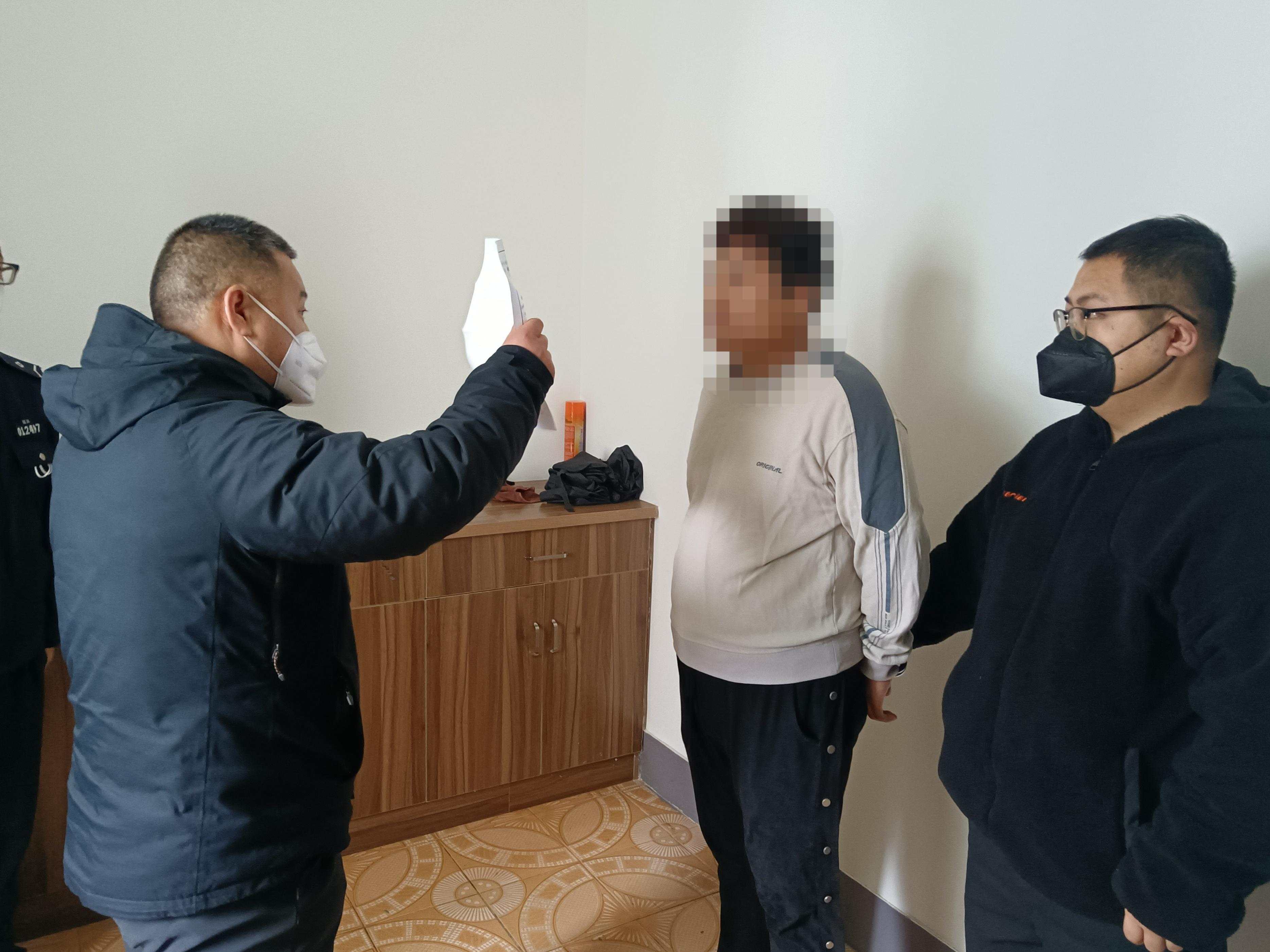 抓获5人 西安高新警方快速破获一起抢劫案(图3) 抓获5人 西安高新警方快速破获一起抢劫案(图3)