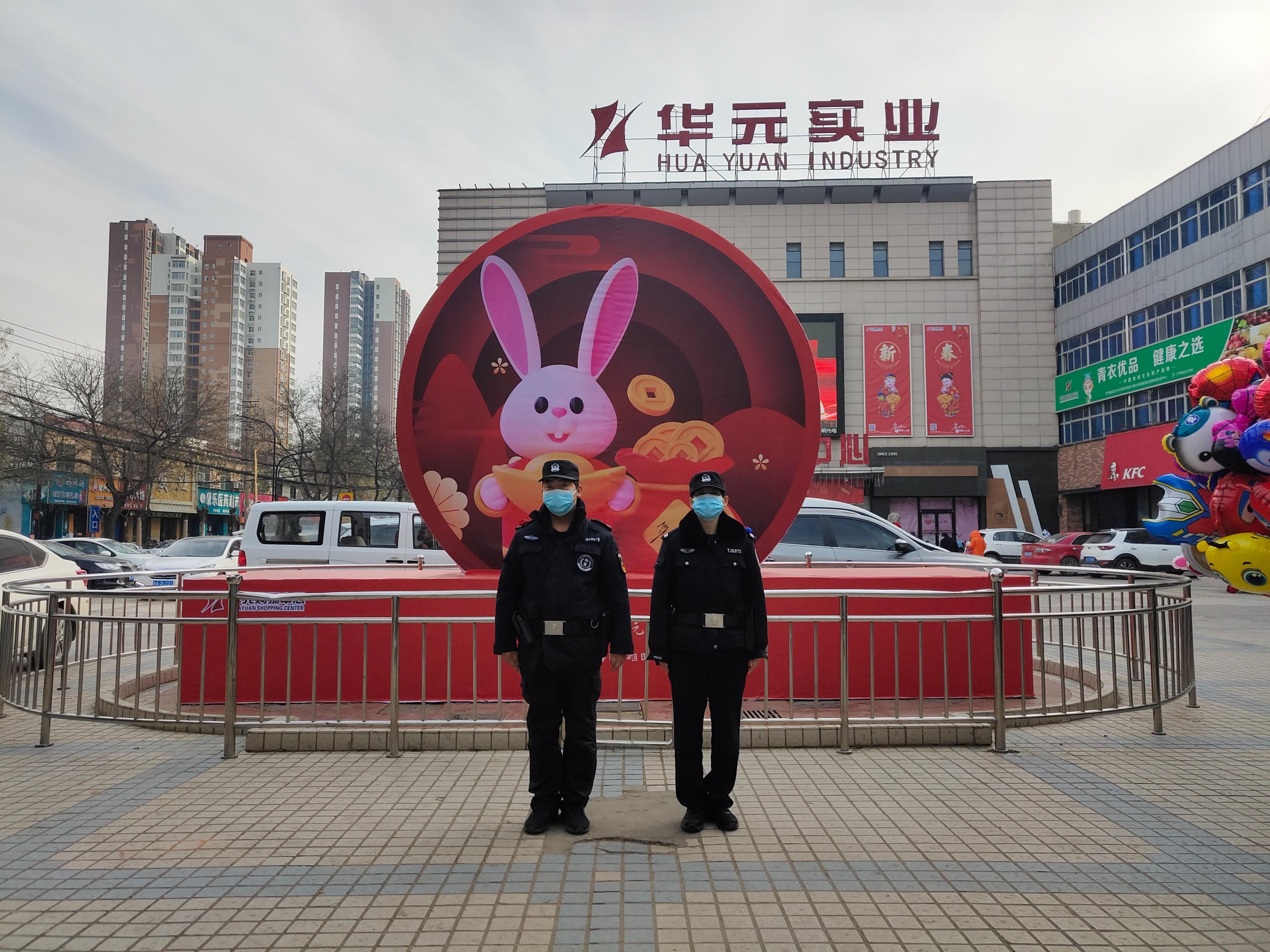 澄城县公安局巡特警大队:打好新年巡防“第一仗” 筑牢元旦安保屏障(图2) 澄城县公安局巡特警大队:打好新年巡防“第一仗” 筑牢元旦安保屏障(图2)