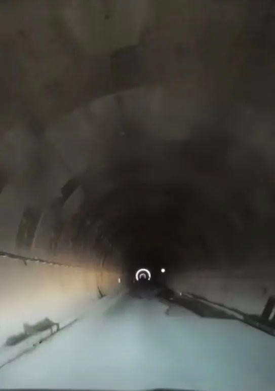 西藏墨脱雪崩已致8人遇难,当地人:事发地被称为“鬼门关”,被埋被困人员或为游客(图7) 西藏墨脱雪崩已致8人遇难,当地人:事发地被称为“鬼门关”,被埋被困人员或为游客(图7)