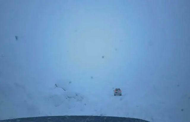 西藏墨脱雪崩已致8人遇难,当地人:事发地被称为“鬼门关”,被埋被困人员或为游客(图6) 西藏墨脱雪崩已致8人遇难,当地人:事发地被称为“鬼门关”,被埋被困人员或为游客(图6)