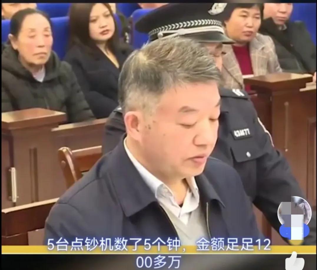 70后贪官家墙里藏现金,5台点钞机数5小时 ,茅台酒230多箱,惊人(图7) 70后贪官家墙里藏现金,5台点钞机数5小时 ,茅台酒230多箱,惊人(图7)
