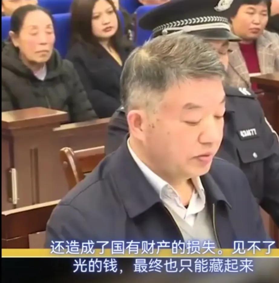 70后贪官家墙里藏现金,5台点钞机数5小时 ,茅台酒230多箱,惊人(图6) 70后贪官家墙里藏现金,5台点钞机数5小时 ,茅台酒230多箱,惊人(图6)