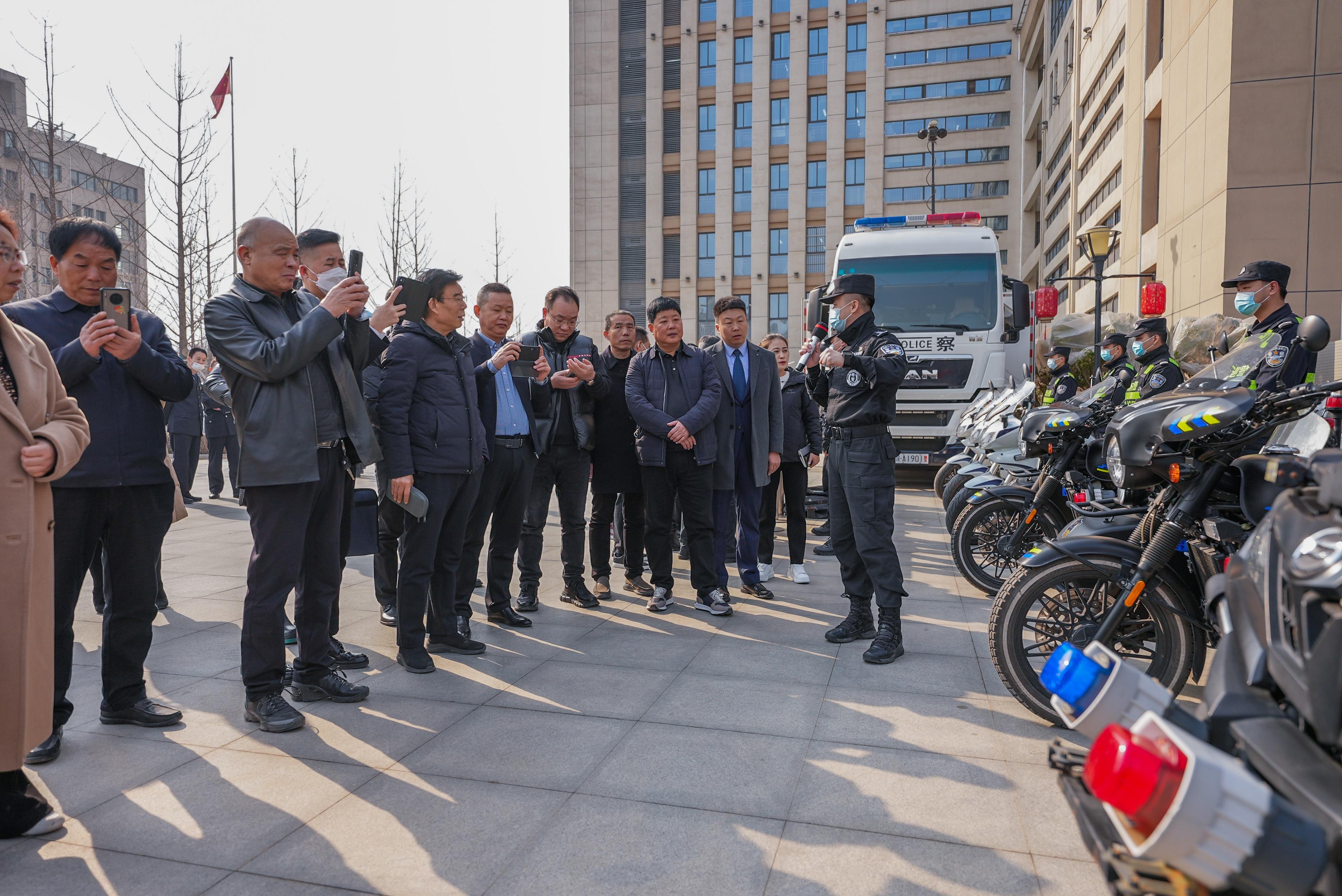 暖心服务建言商办 西安高新公安在行动(图5) 暖心服务建言商办 西安高新公安在行动(图5)