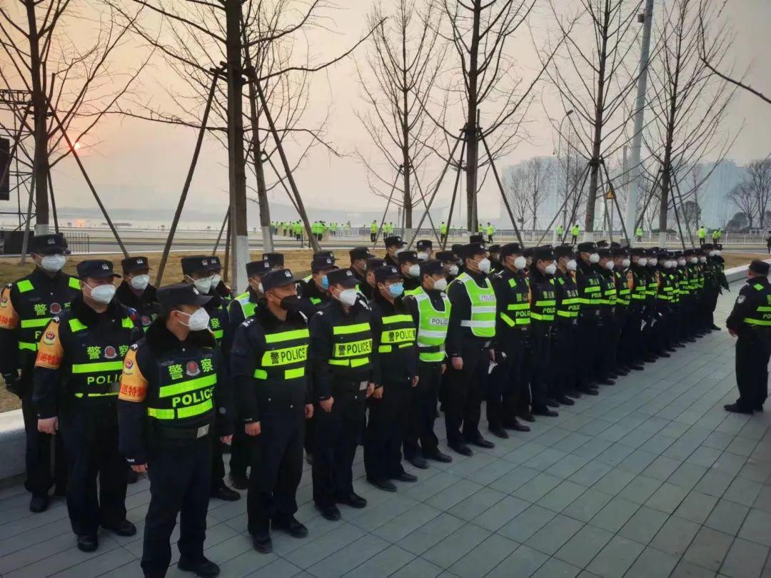 西安灞桥公安:守万家灯火,护人间团圆(图1) 西安灞桥公安:守万家灯火,护人间团圆(图1)