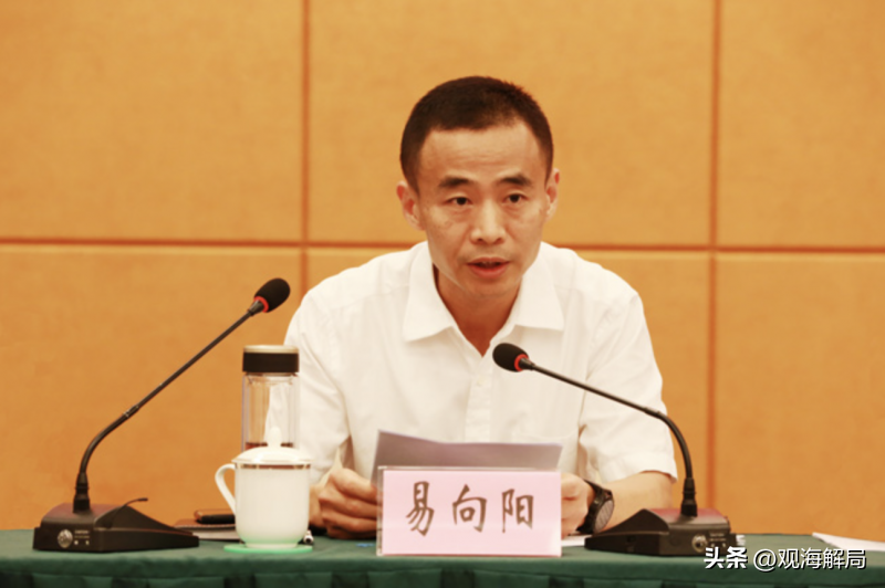 扫黑总指挥蜕变成“保护伞”,他收钱提拔的干部也为黑恶势力“撑伞”(图2) 扫黑总指挥蜕变成“保护伞”,他收钱提拔的干部也为黑恶势力“撑伞”(图2)