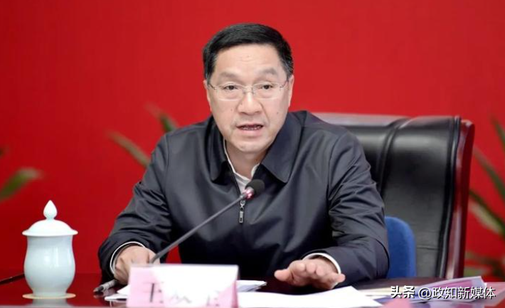 省纪委书记向她们提出忠告!近130名厅级“一把手”配偶同看警示教育片(图2) 省纪委书记向她们提出忠告!近130名厅级“一把手”配偶同看警示教育片(图2)