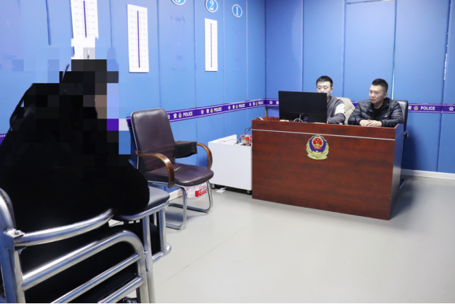 酒后莫开车,碰瓷大奔在等你(图3) 酒后莫开车,碰瓷大奔在等你(图3)