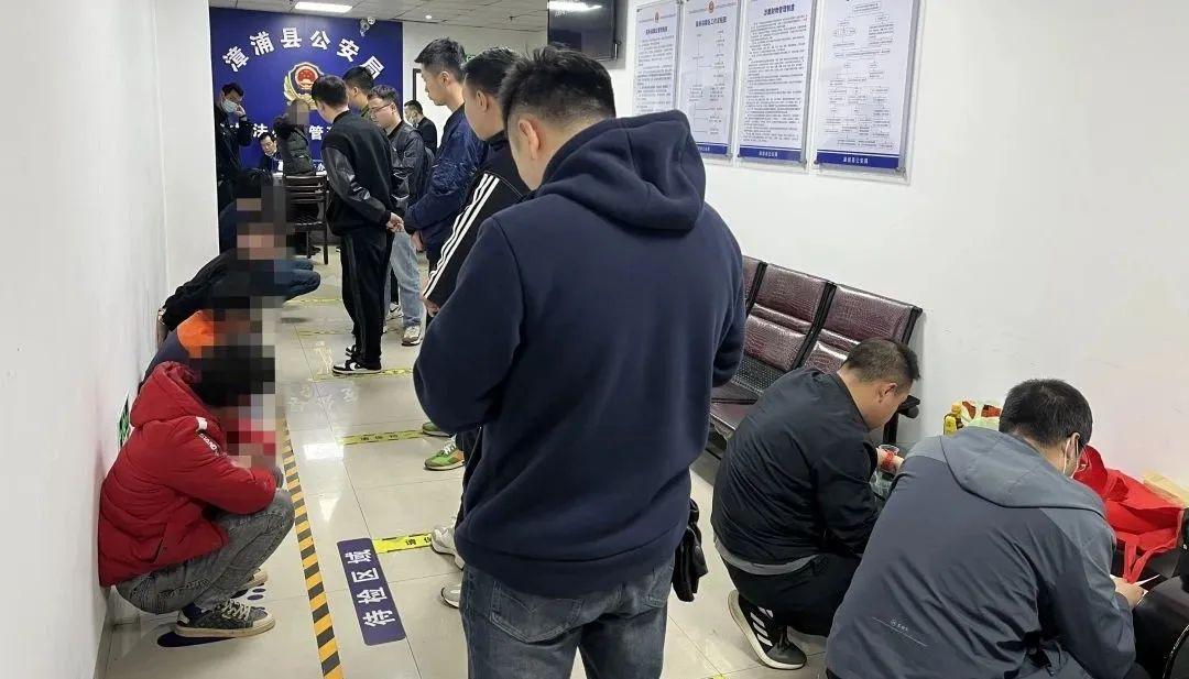 涉案赌客3000余人,涉赌资金达1200余万元,警方破获特大网络赌博案(图2) 涉案赌客3000余人,涉赌资金达1200余万元,警方破获特大网络赌博案(图2)