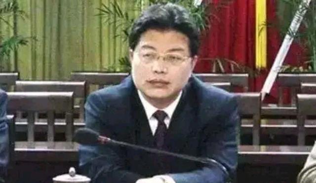 江西一正厅级干部退休五年后通报被查,只要违纪违法退休也难幸免(图3) 江西一正厅级干部退休五年后通报被查,只要违纪违法退休也难幸免(图3)