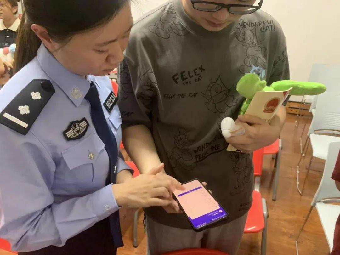 警察穿便服走进大学招聘“刷单兼职”,看看多少人“中招”。事发西安(图6) 警察穿便服走进大学招聘“刷单兼职”,看看多少人“中招”。事发西安(图6)