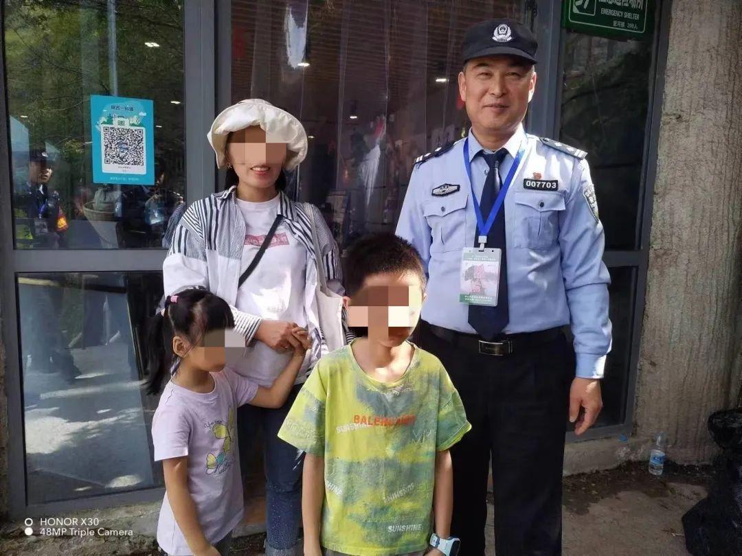 【节日我在岗】西岳最美“警”色 暖心警事在华山景区持续上演(图2) 【节日我在岗】西岳最美“警”色 暖心警事在华山景区持续上演(图2)