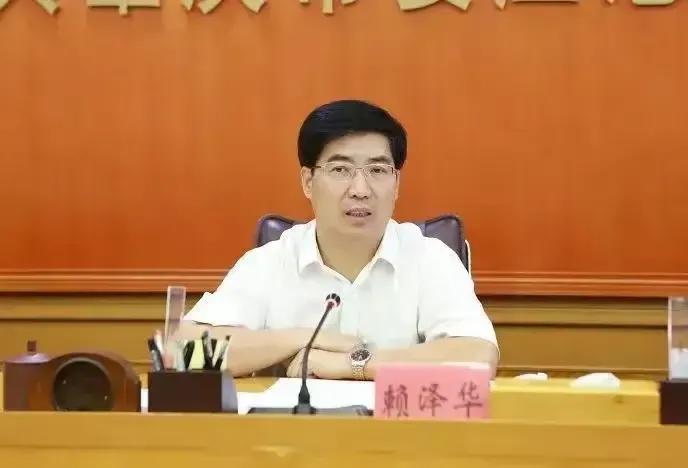 5月12日深夜,广东省“巨虎”落马,知法犯法,罪加一等(图4) 5月12日深夜,广东省“巨虎”落马,知法犯法,罪加一等(图4)