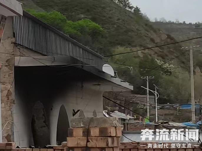 奔流·第一线丨山西兴县重大刑案:凶手与女被害人网络相识,遭拒绝后疯狂杀人(图3) 奔流·第一线丨山西兴县重大刑案:凶手与女被害人网络相识,遭拒绝后疯狂杀人(图3)